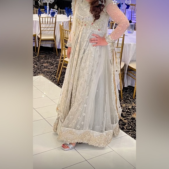 Rizwan Ahmed Designer stunning Pakistani formal wedding wear lehngha - medium - Picture 2 of 4